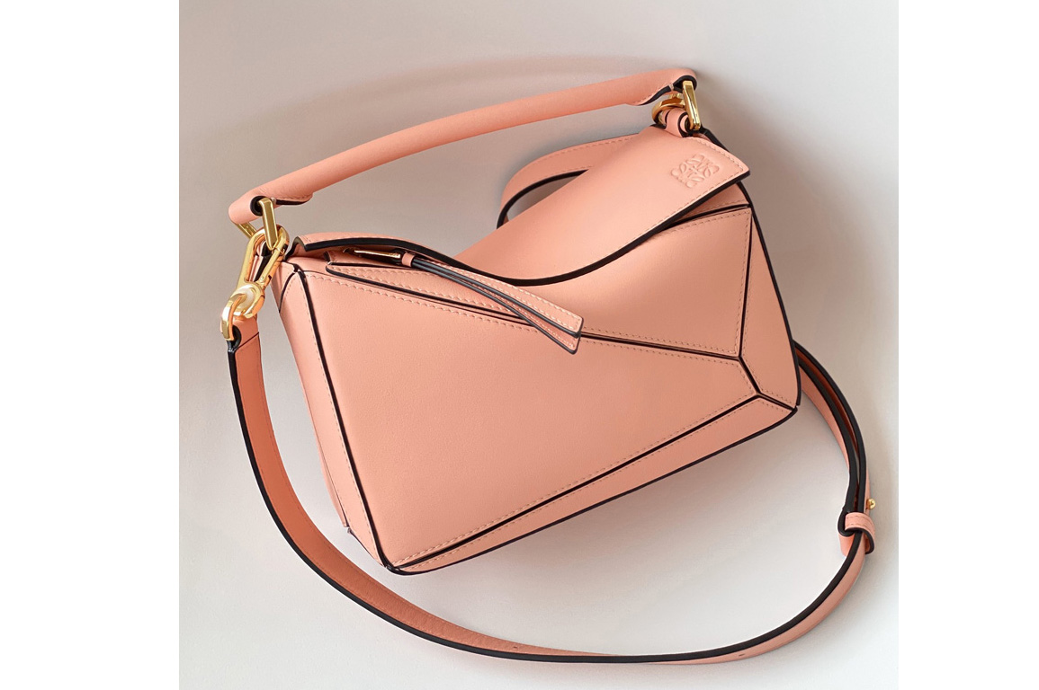 Loewe Small Puzzle bag in Pink classic calfskin