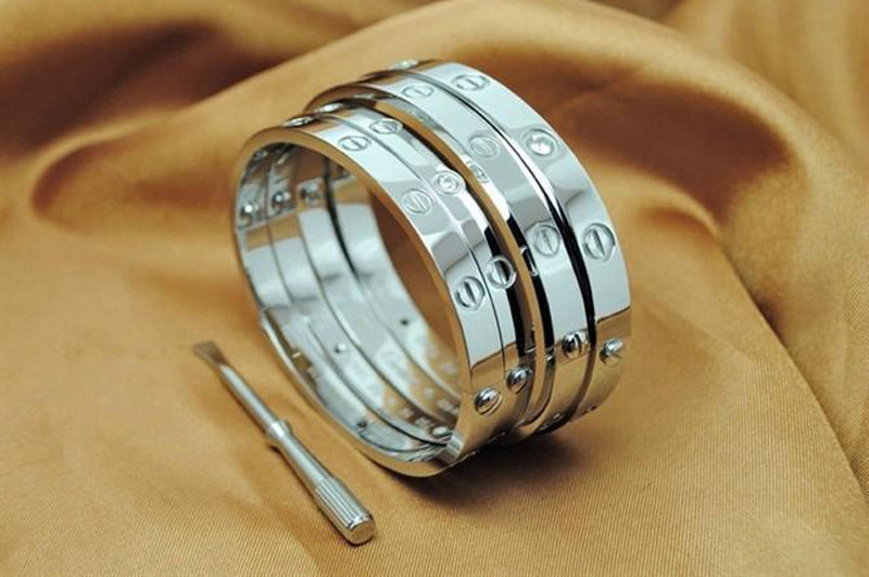 Replica Cartier Love Bracelet