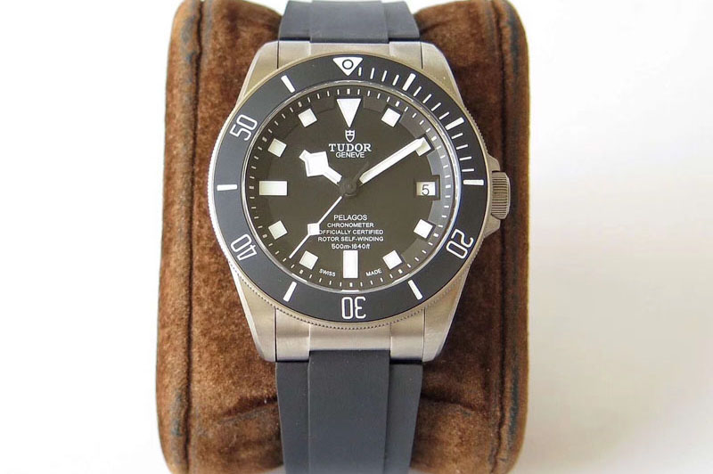 Tudor Pelagos V6F 1:1 Best Edition on Titanium Bracelet A5612 V4 (Free Black Rubber Strap)