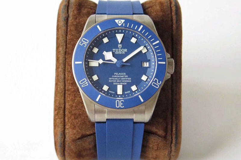 Tudor Blue Pelagos V6F 1:1 Best Edition on Titanium Bracelet A5612 V4 (Free Rubber Strap)
