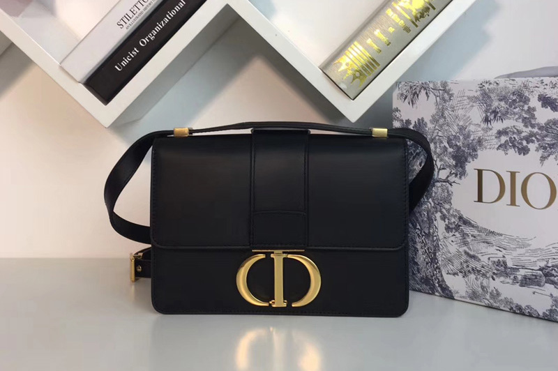 Dior M9203 30 Montaigne flap bag in smooth black calfskin and CD clasp