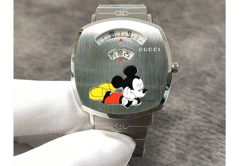 Gucci 610052 Disney x Gucci Grip watch