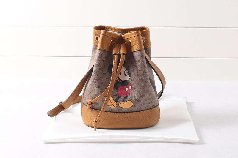 Gucci 550620 Disney x Gucci Ophidia mini GG bucket bag in Beige/ebony mini GG Supreme canvas with Mickey Mouse