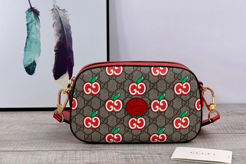 Gucci 574886 Chinese Valentine's Day small shoulder bag in GG apple print beige/ebony GG Supreme canvas