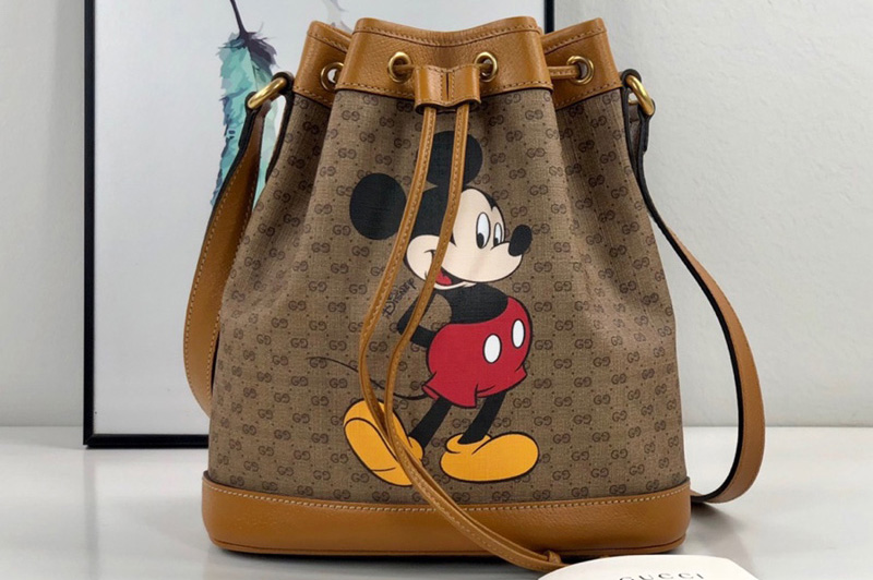 Gucci 602691 Disney x Gucci small bucket bag in Beige/ebony mini GG Supreme canvas