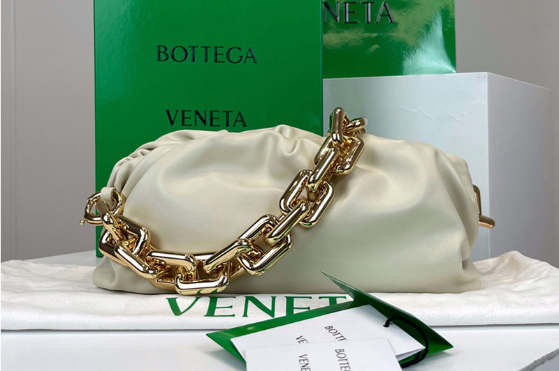 Bottega Veneta 620230 Chain Pouch Shoulder Bag in White Lambskin Leather With Gold Chain