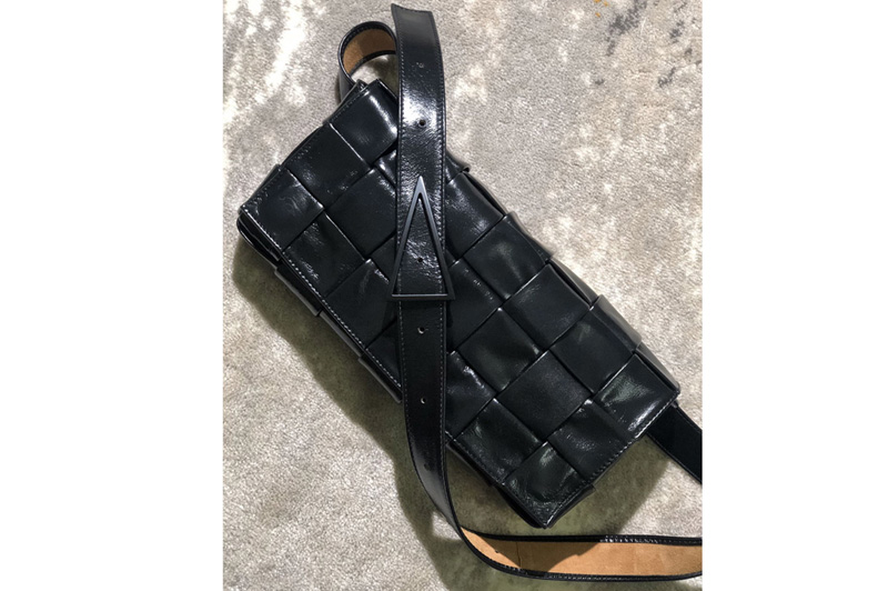 Bottega Veneta 620980 Crossbody bag in Black Calfskin leather