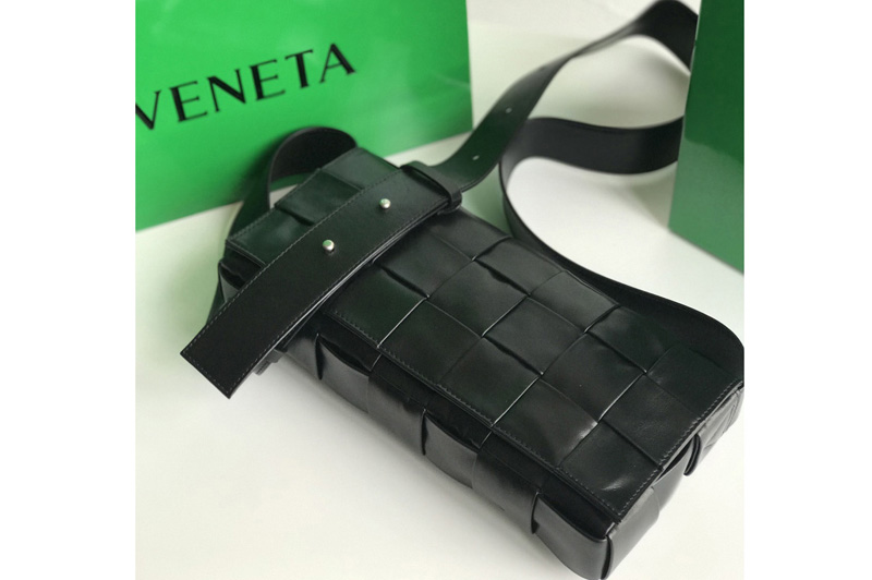 Bottega Veneta 629068 Stretch Cassette Crossbody bag in Black Paper Calf leather