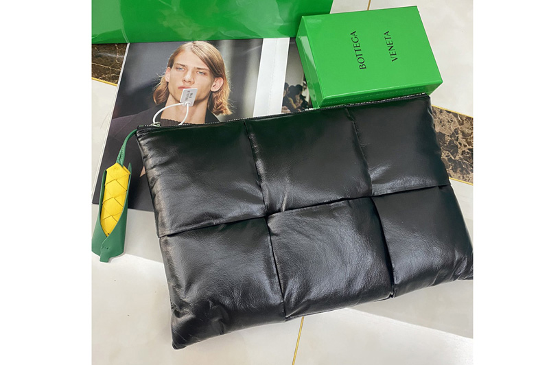 Bottega Veneta 630348 Pouch Bag in maxi padded Intrecciato Black Paper Calf leather