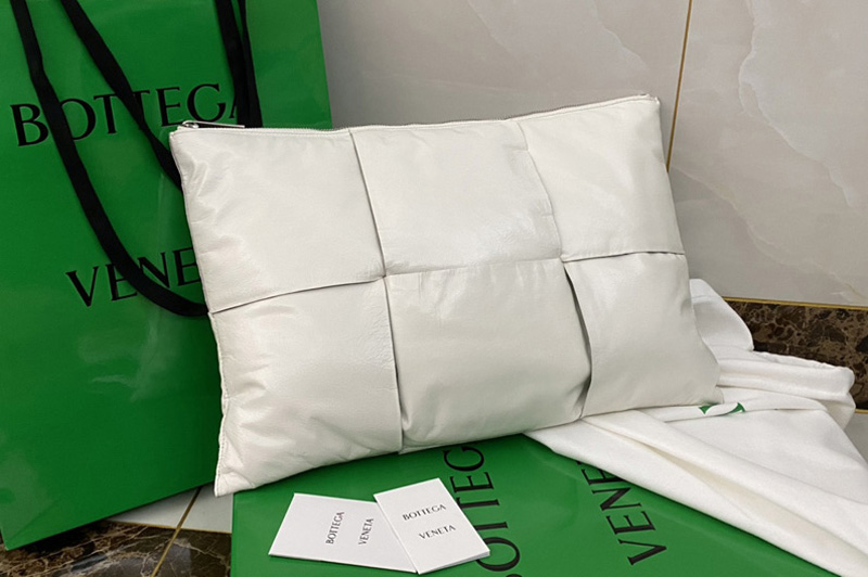Bottega Veneta 630348 Pouch Bag in maxi padded Intrecciato White Paper Calf leather