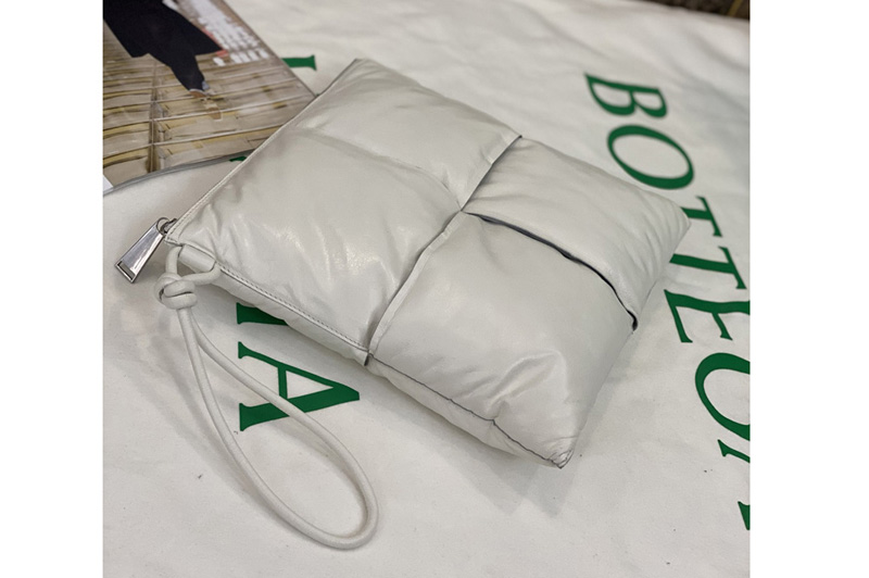 Bottega Veneta 630349 Pouch Bag in maxi padded Intrecciato White Paper Calf leather