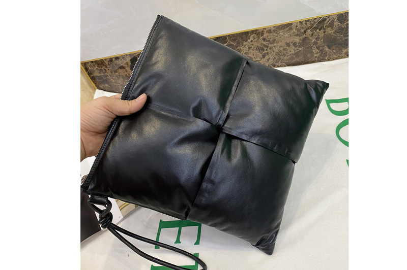 Bottega Veneta 630349 Pouch Bag in maxi padded Intrecciato Black Paper Calf leather