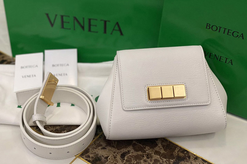 Bottega Veneta 631117 Mini belt bag in White textured leather