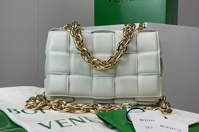 Bottega Veneta 631421 The Chain Cassette bag in maxi White Intrecciato Nappa leather With Gold Chain