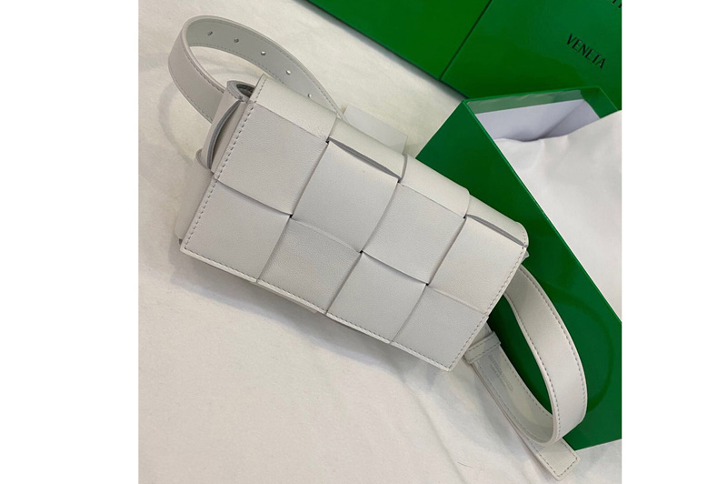 Bottega Veneta 639367 Cassette belt bag in White Intrecciato Nappa leather