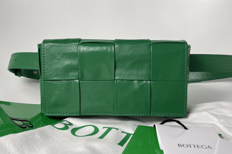 Bottega Veneta 651053 Mini Cassette Belt bag in Green Intrecciato Paper Calf leather