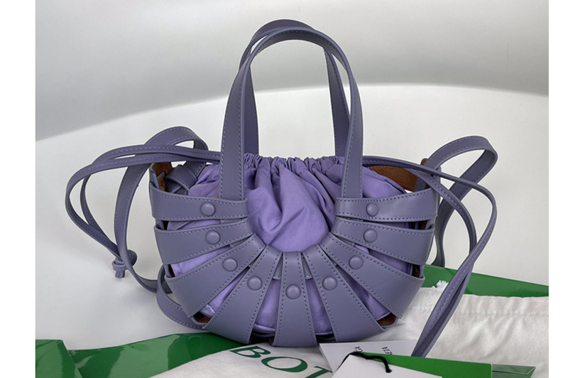 Bottega Veneta 651819 Shell Cut out shoulder bag in Purple French Calf Leather