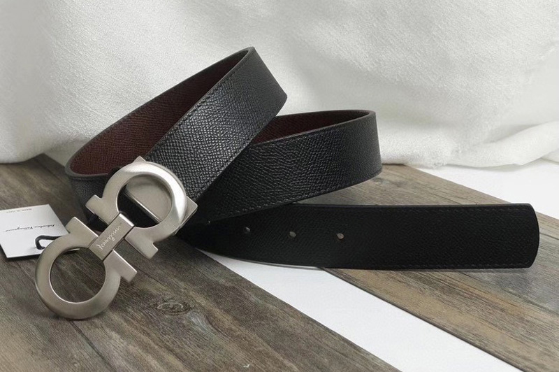 Ferragamo 675542 reversible and adjustable Gancini Belt in Black textured calfskin leather