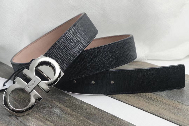 Ferragamo 675542 reversible and adjustable Gancini Belt in Black textured calfskin leather Silver Buckle