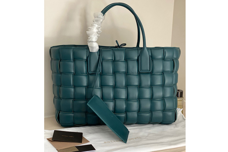 Bottega Veneta Maxi Intreccio Big Tote Bag in Green Lambskin leather