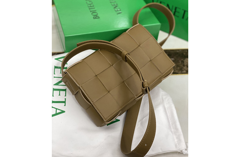 Bottega Veneta 578004 Cassette cross-body bag in Khaki double-face maxi weave