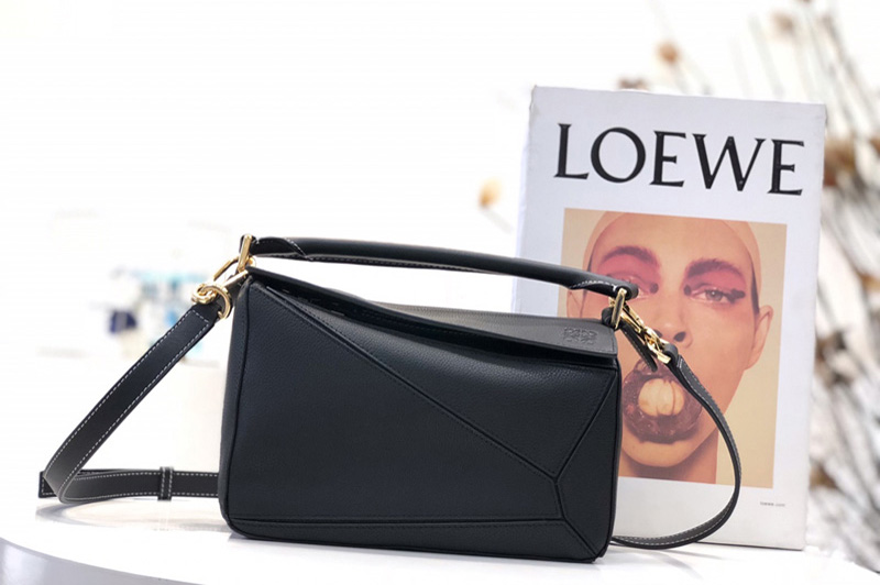 Loewe Small Puzzle bag in Black classic calfskin