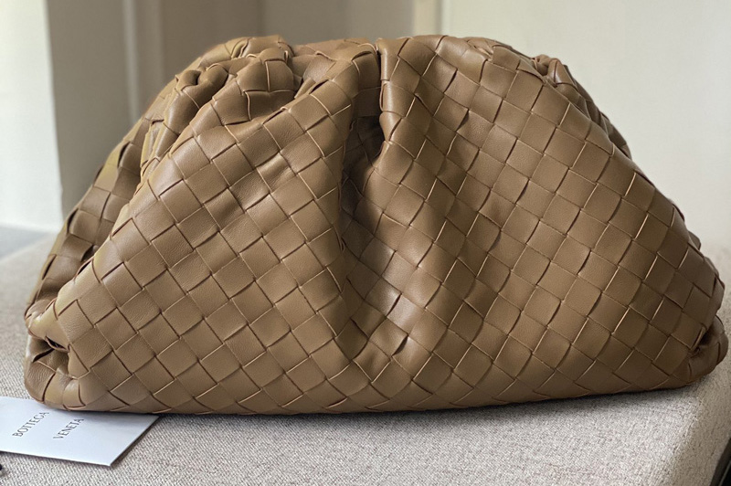 Bottega Veneta 576175 pouch bag Soft voluminous clutch in Brown woven leather