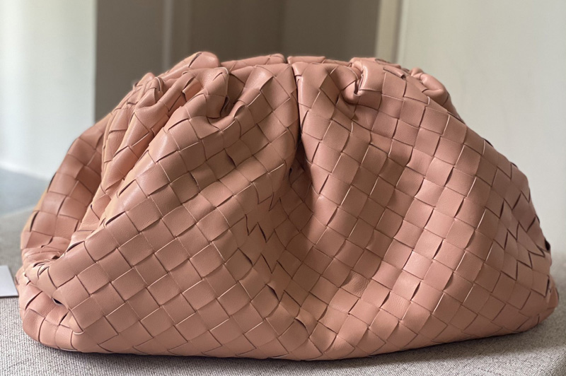 Bottega Veneta 576175 pouch bag Soft voluminous clutch in Pink woven leather