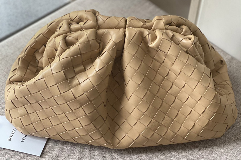 Bottega Veneta 576175 pouch bag Soft voluminous clutch in Apricot woven leather