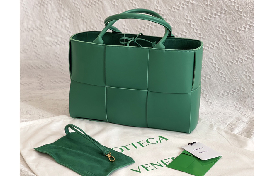 Bottega Veneta 609175 Arco tote bag in Green Intrecciato leather