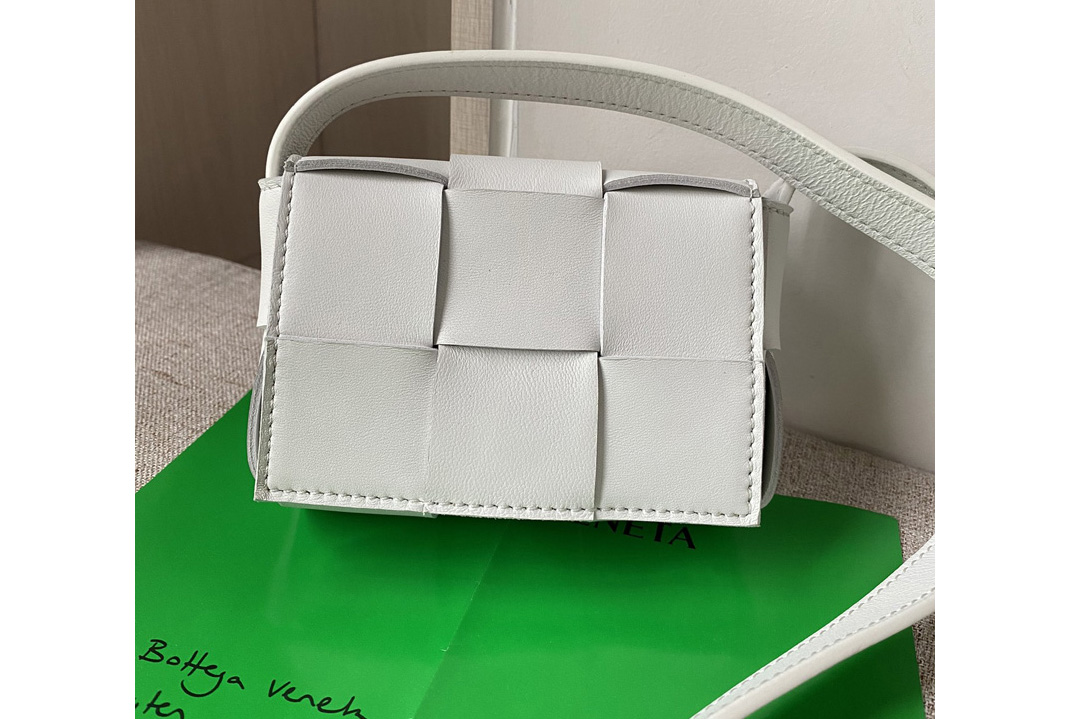 Bottega Veneta 666688 Cassette mini bag in White Intreccio leather