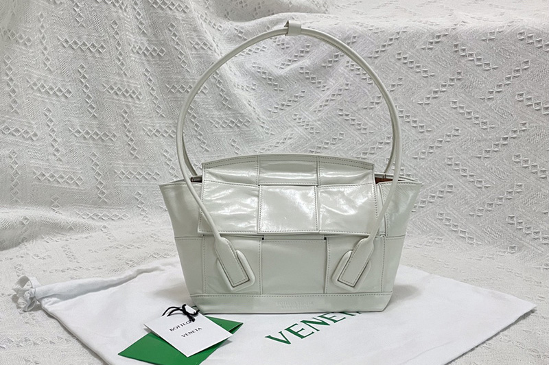Bottega Veneta 666874 Arco top handle bag in White Intreccio leather