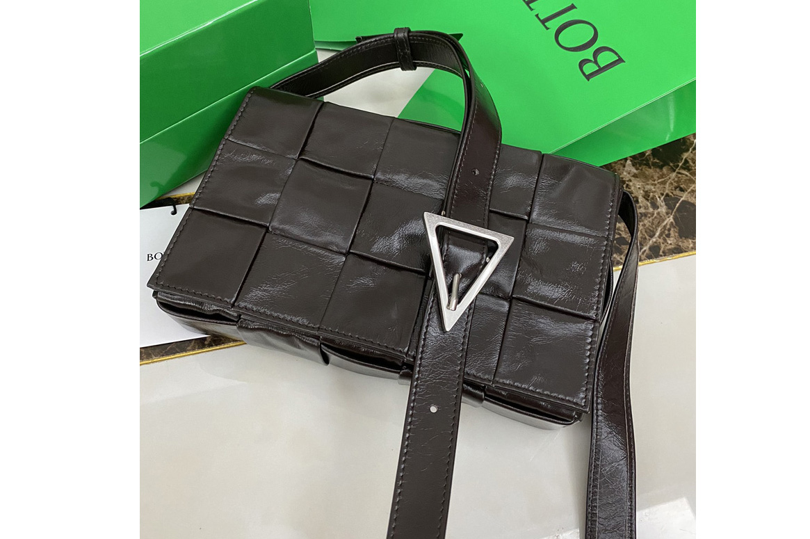 Bottega Veneta 667298 Cassette cross-body bag in Fondant Intreccio leather
