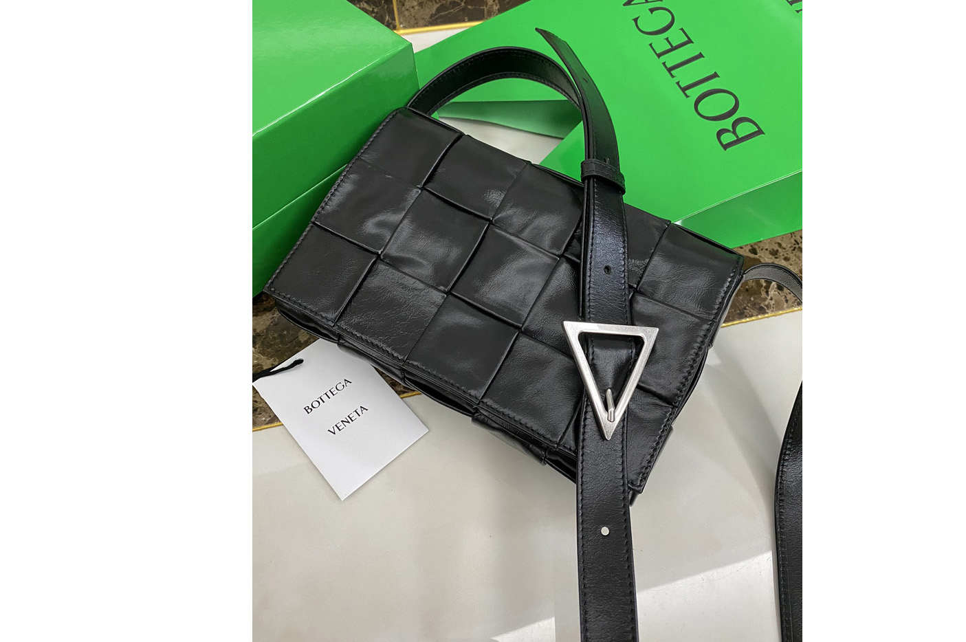 Bottega Veneta 667298 Cassette cross-body bag in Black Intreccio leather