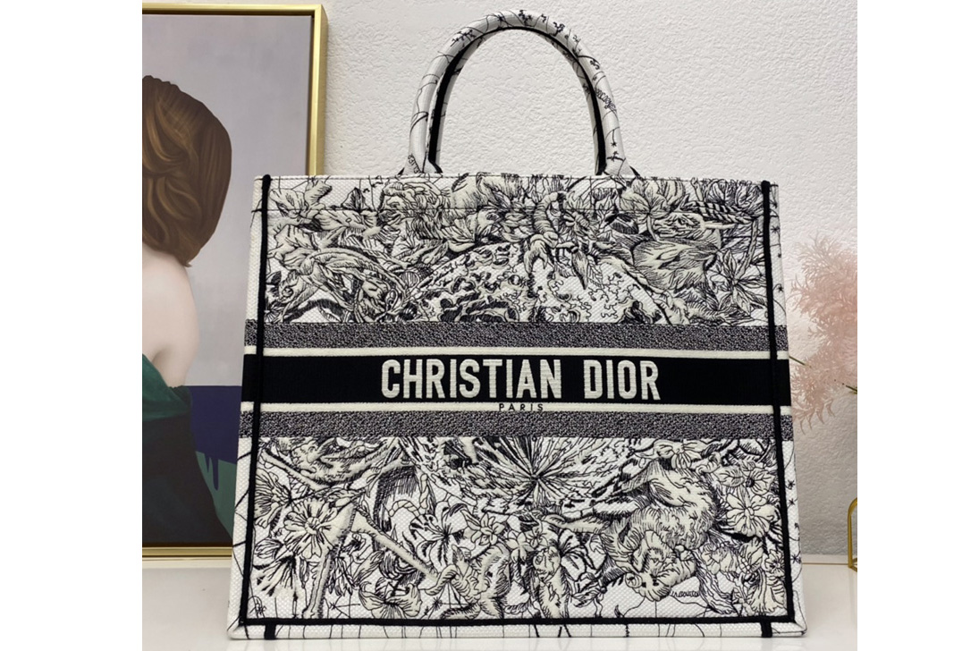 Christian Dior M1286 Dior book tote Bag in White Toile de Jouy Reverse Embroidery