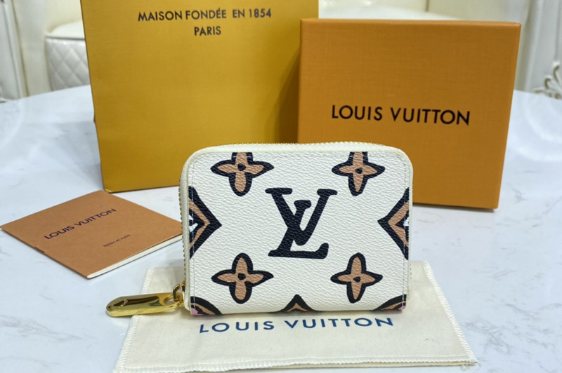 Louis Vuitton M80677 LV Zippy coin purse in Beige Monogram Canvas