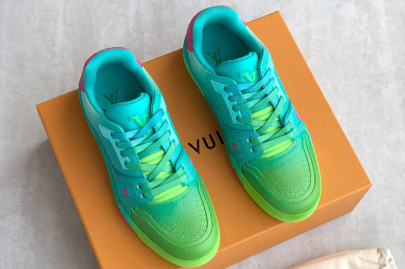 Louis Vuitton 1A9TRQ LV Trainer sneaker in Green Grained calf leather