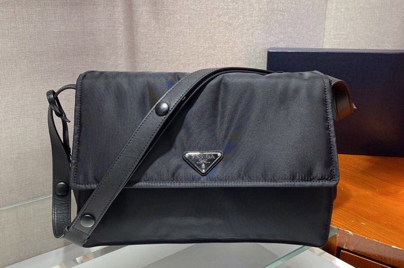 Prada 1BD255 Medium padded Re-Nylon shoulder bag in Black Nylon