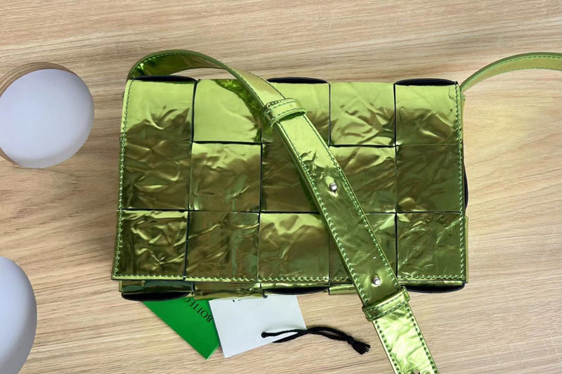 Bottega Veneta 578004 Cassette cross-body bag in Chlorophyll Leather