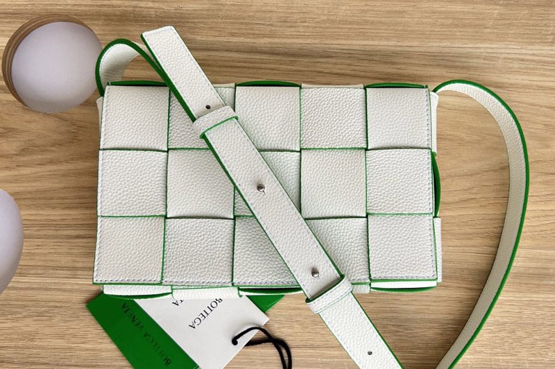 Bottega Veneta 578004 Cassette cross-body bag in White/Green Leather