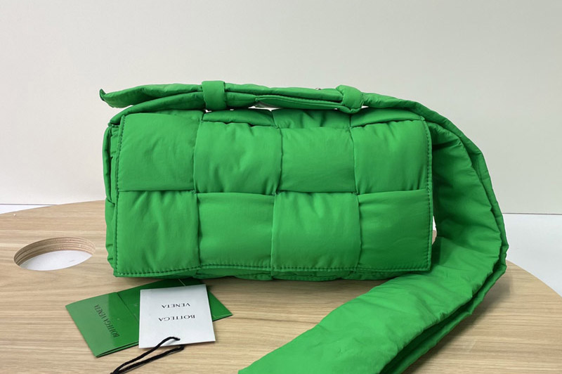 Bottega Veneta 628951 Padded tech cassette cross-body bag in Green nylon