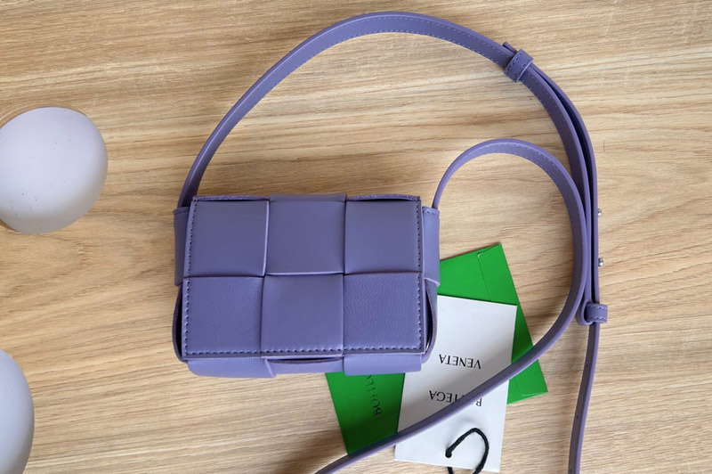 Bottega Veneta 666688 Cassette mini bag in Purple Intreccio leather