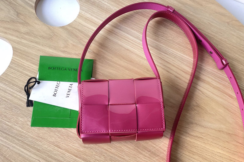 Bottega Veneta 666688 Cassette mini bag in Rose Intreccio leather