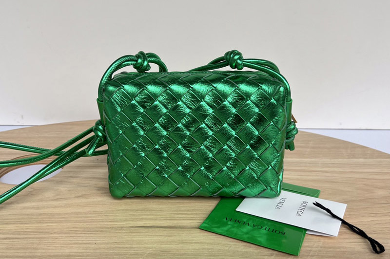 Bottega Veneta 680254 Mini Loop intrecciato leather crossbody bag in Green Leather