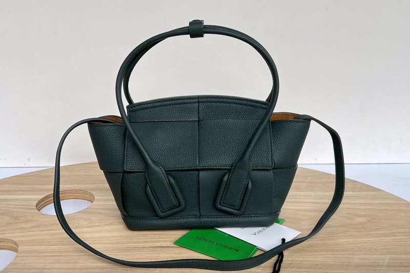Bottega Veneta 666873 BV Arco 29 Mini intreccio slouchy leather bag in Green Leather