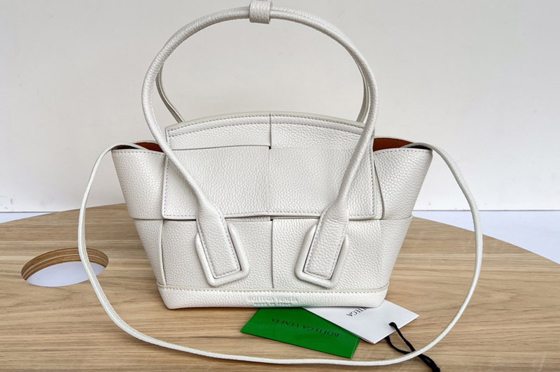 Bottega Veneta 666873 BV Arco 29 Mini intreccio slouchy leather bag in White Leather