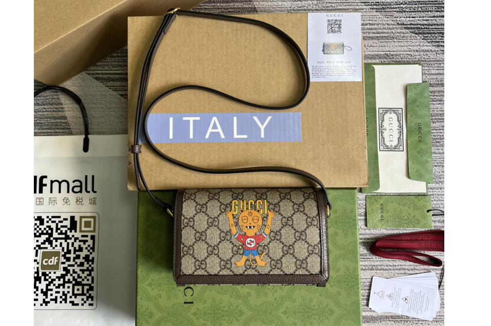 Gucci 700733 print mini bag in Beige and ebony GG Supreme canvas