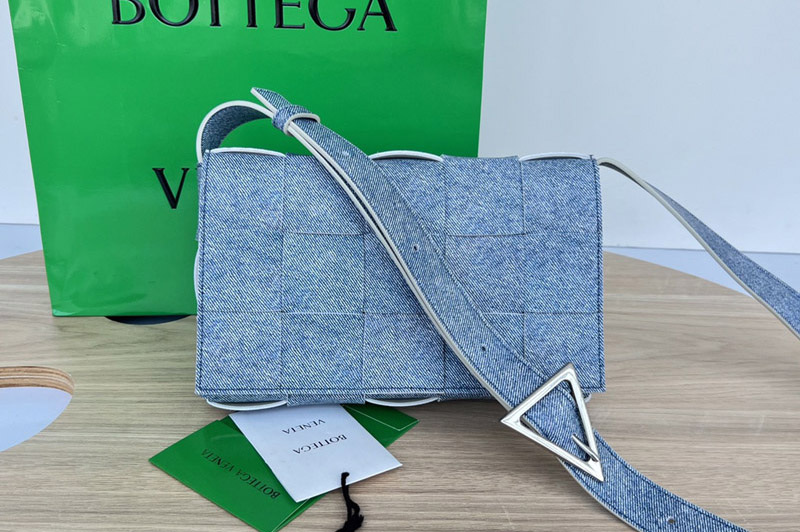 Bottega Veneta 578004 Cassette cross-body bag in Blue Denim Leather