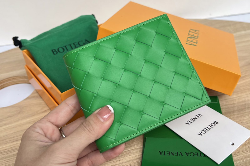 Bottega Veneta 605721 Bi-Fold Wallet in Green Intrecciato leather