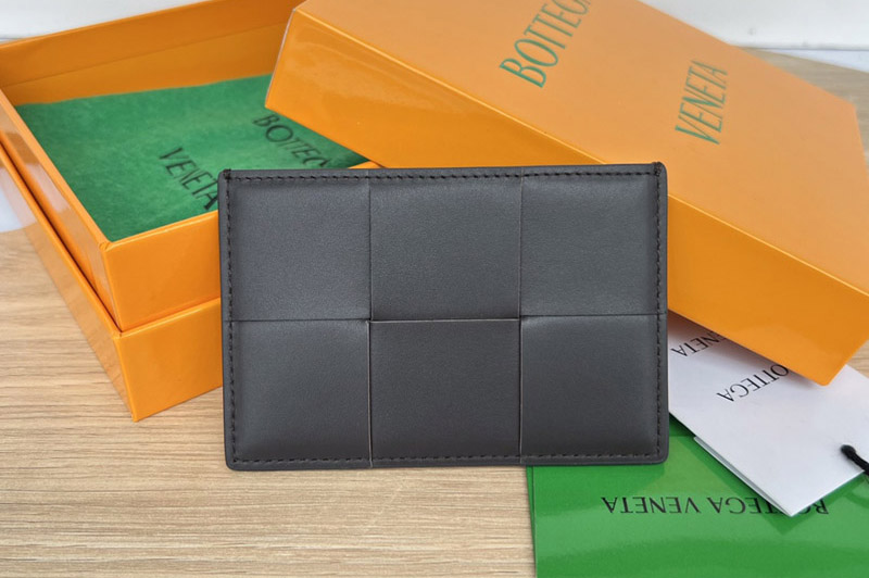 Bottega Veneta 651401 Credit Card Case in Grape Intrecciato leather